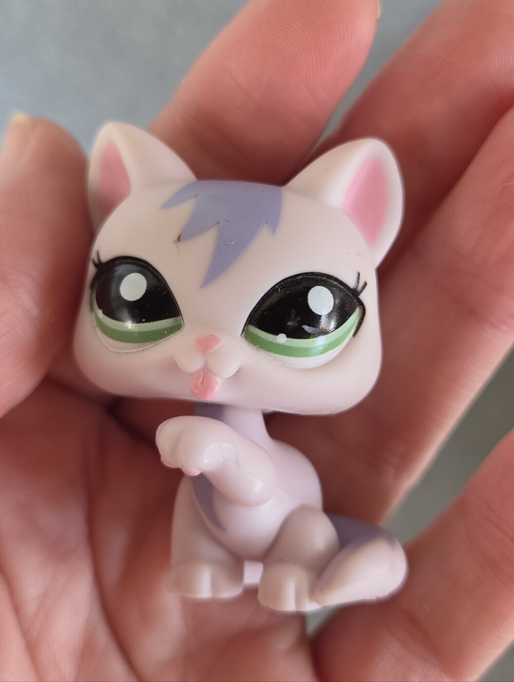 LPS Littlest Pet Shop Lavender Light Pink Cat Licking Paw #1931 2008